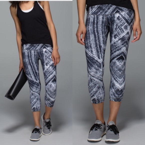 lululemon athletica Pants - Lululemon Wunder Under Crop II Sz 8 Heat Wave